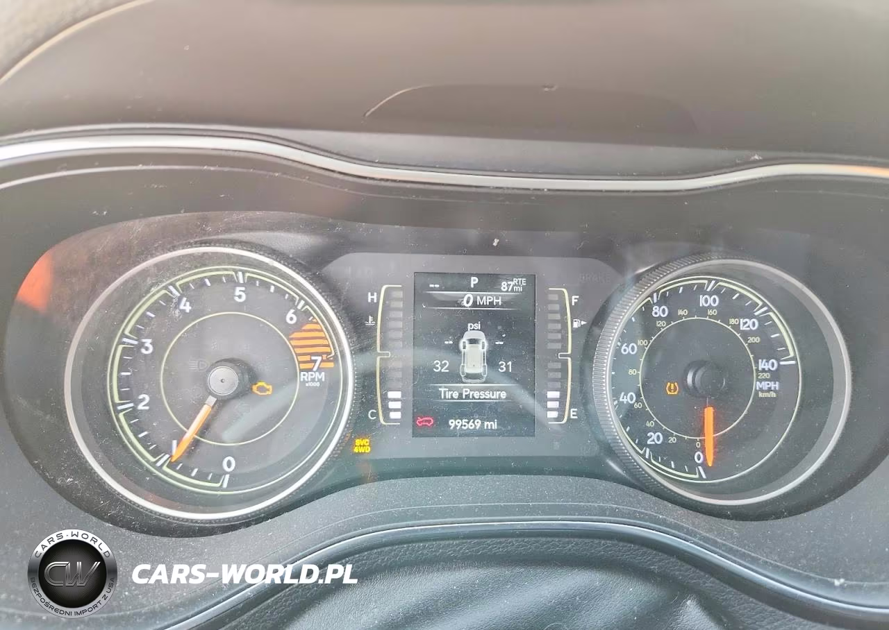 2019 Jeep Cherokee Latitude Plus VIN:1C4PJMLBXKD273488 - 9
