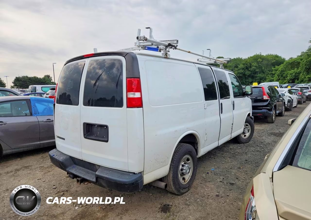 2017 Chevrolet Express G2500 VIN:1GCWGAFF8H1352613 - 3