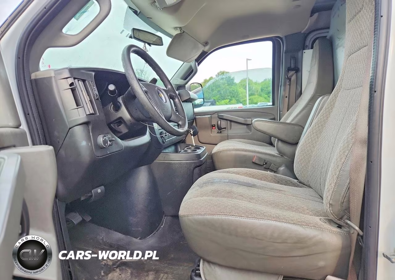 2017 Chevrolet Express G2500 VIN:1GCWGAFF8H1352613 - 7