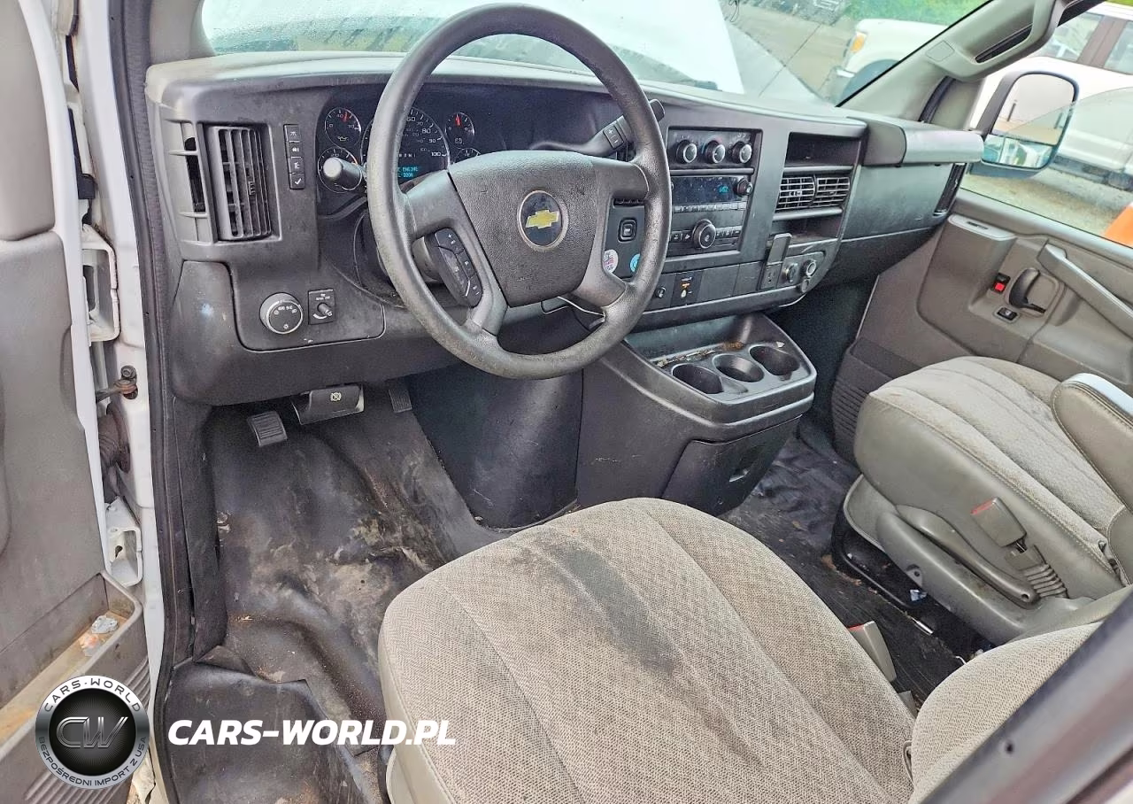 2017 Chevrolet Express G2500 VIN:1GCWGAFF8H1352613 - 8