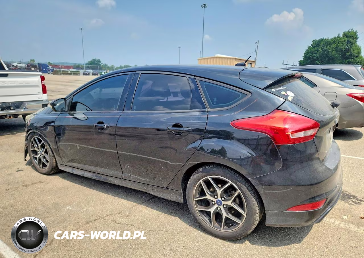 2015 Ford Focus Se VIN:1FADP3K21FL218362 - 2