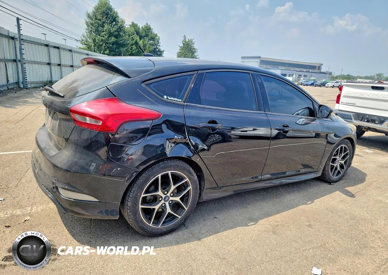 2015 Ford Focus Se VIN:1FADP3K21FL218362 - 3