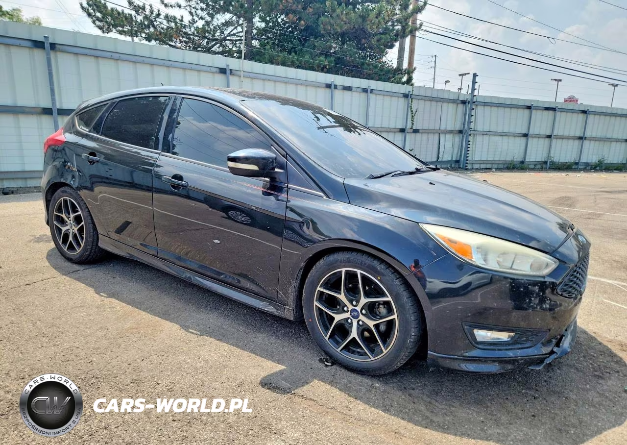 2015 Ford Focus Se VIN:1FADP3K21FL218362 - 4
