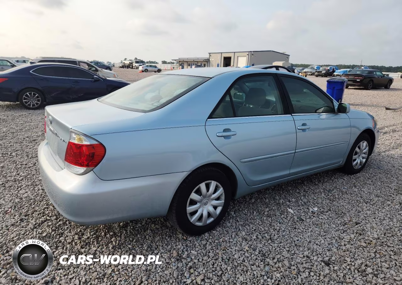 2005 Toyota Camry Le VIN:4T1BE32K85U555669 - 3