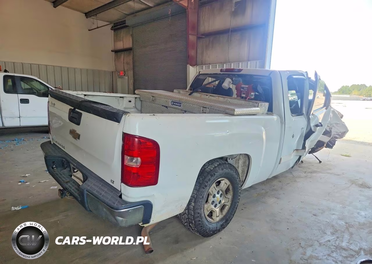 2008 Chevrolet Silverado C1500 VIN:2GCEC19C281282352 - 3