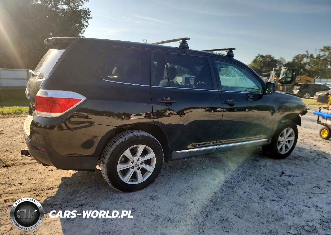 2013 Toyota Highlander Base VIN:5TDBK3EH9DS221635 - 3