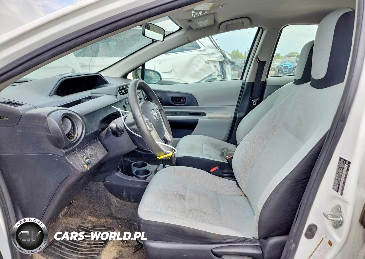 2013 Toyota Prius C One VIN:JTDKDTB37D1037956 - 7