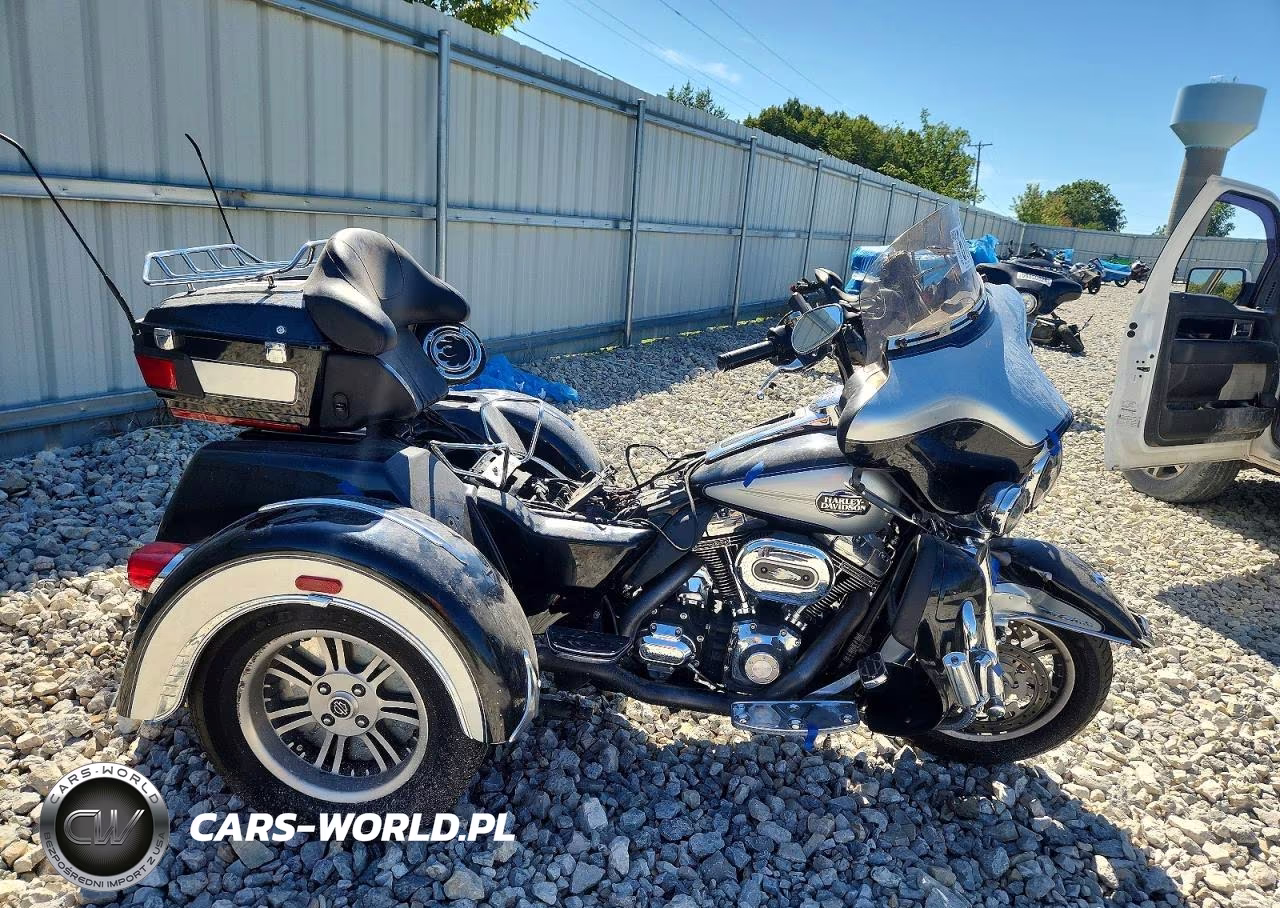 2012 Harley-Davidson Flhtcutg Tri Glide Ultra Classic – zdjęcie 1 z 9
