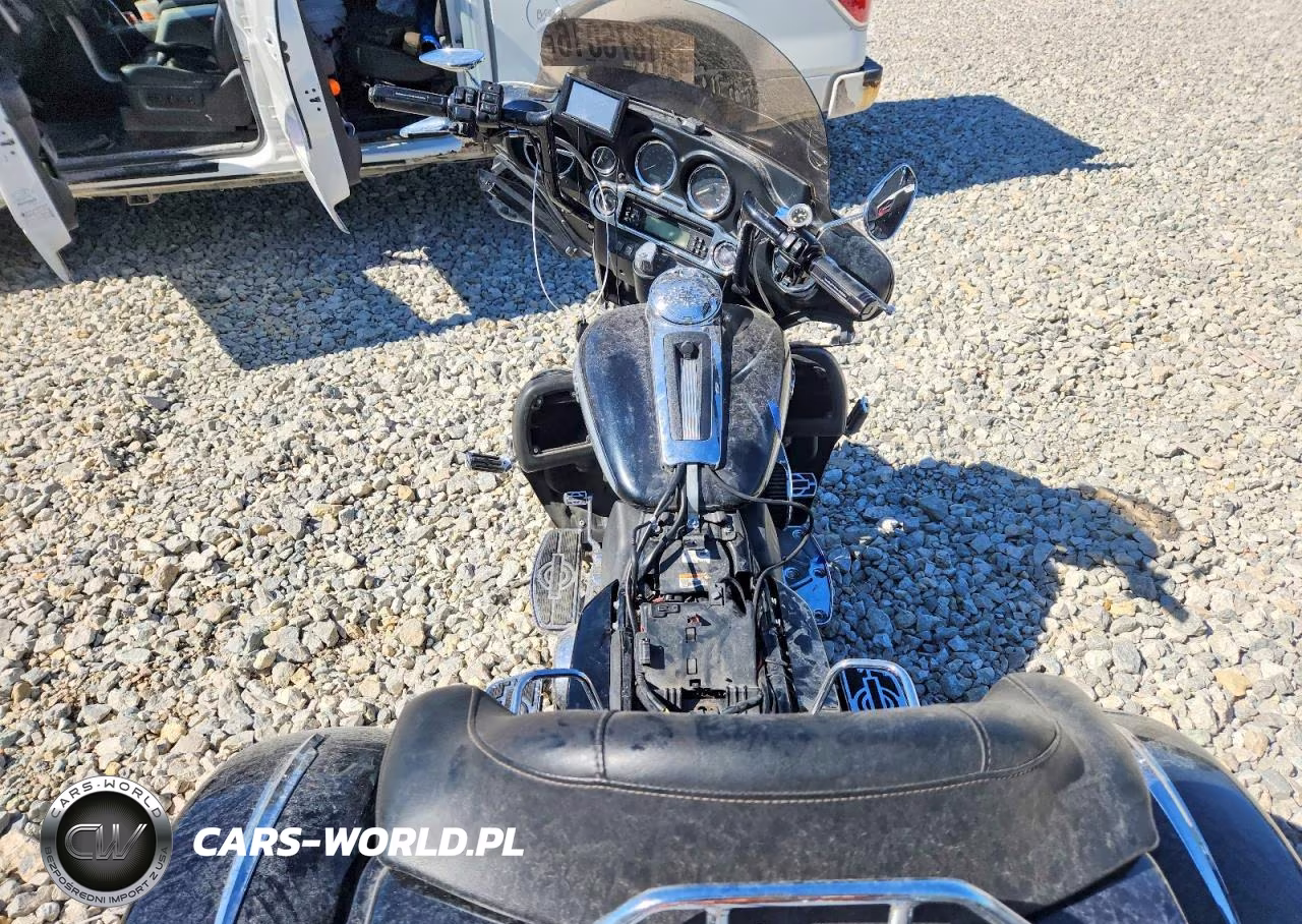 2012 Harley-Davidson Flhtcutg Tri Glide Ultra Classic VIN:1HD1MAM10CB856522 - 6