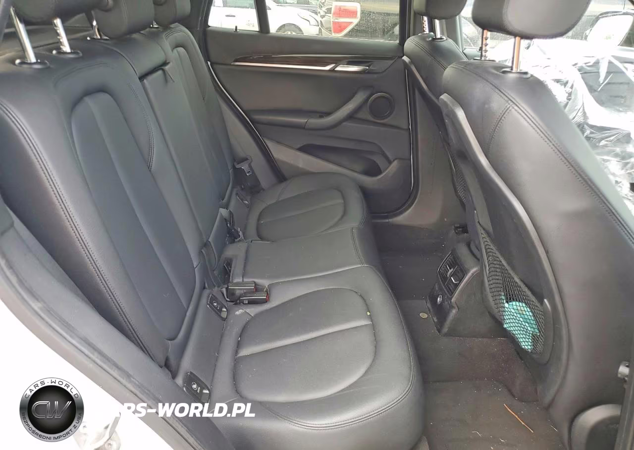 2018 BMW X1 xDrive28I VIN:WBXHT3C30J5L28009 - 10