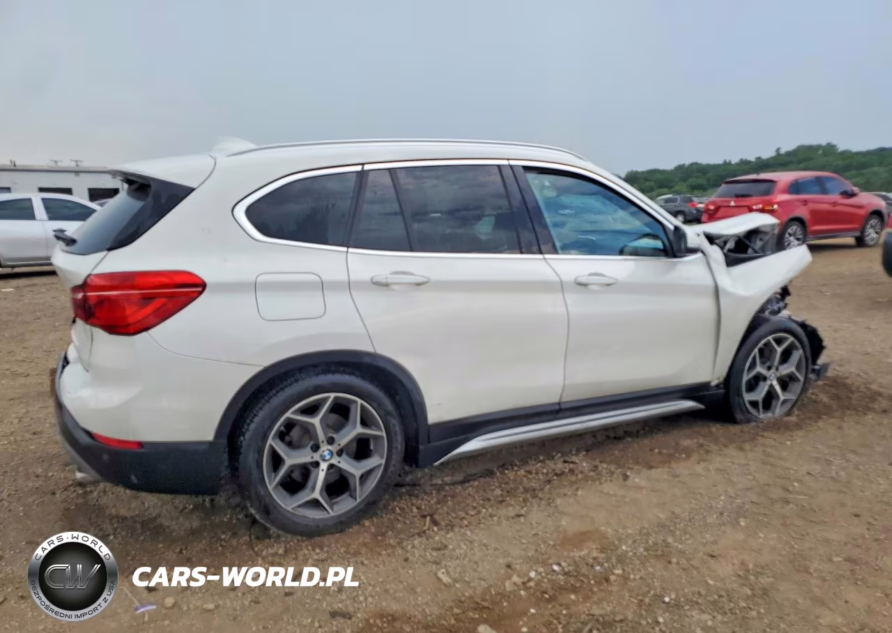 2018 BMW X1 xDrive28I VIN:WBXHT3C30J5L28009 - 3