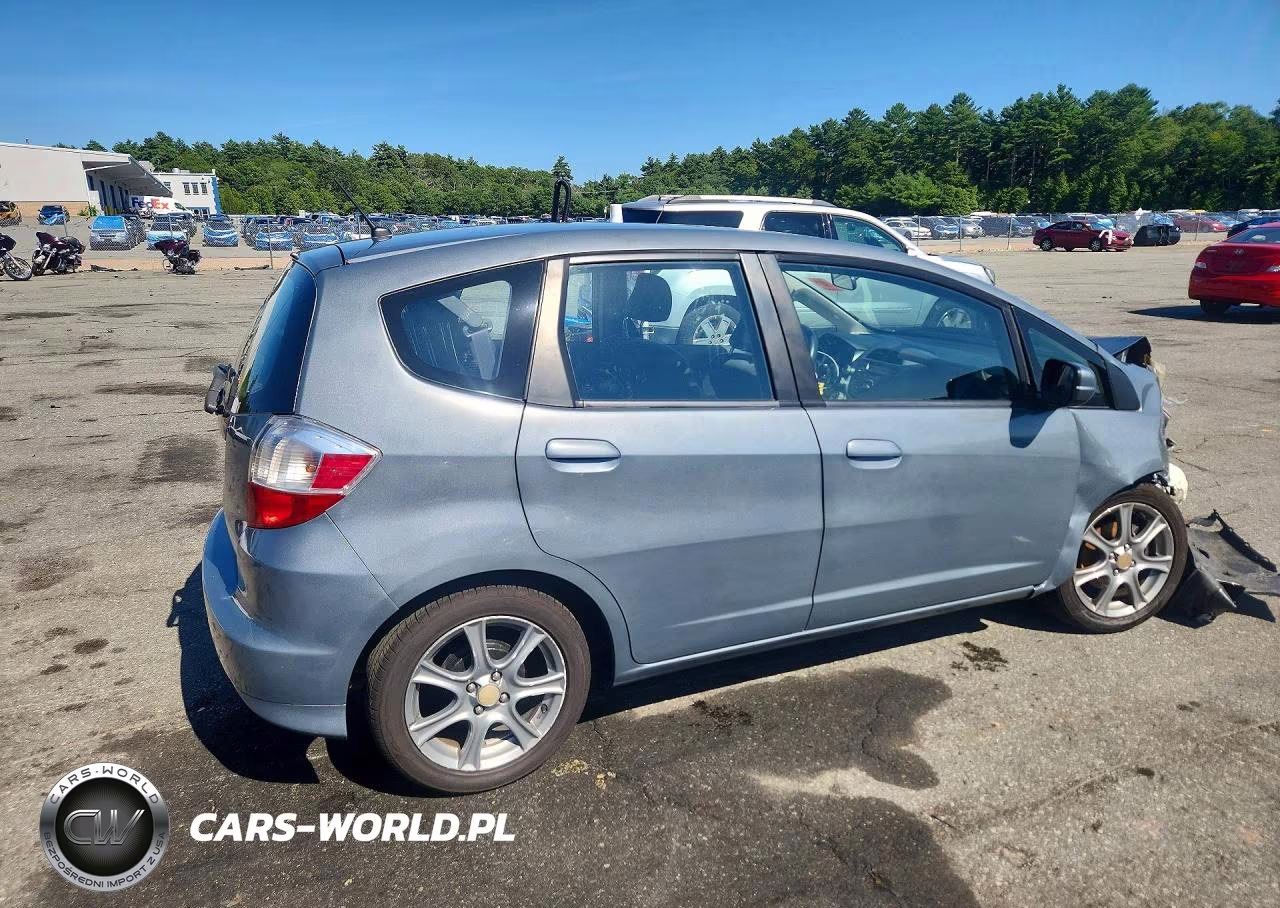2013 Honda Fit VIN:JHMGE8H32DC044565 - 3