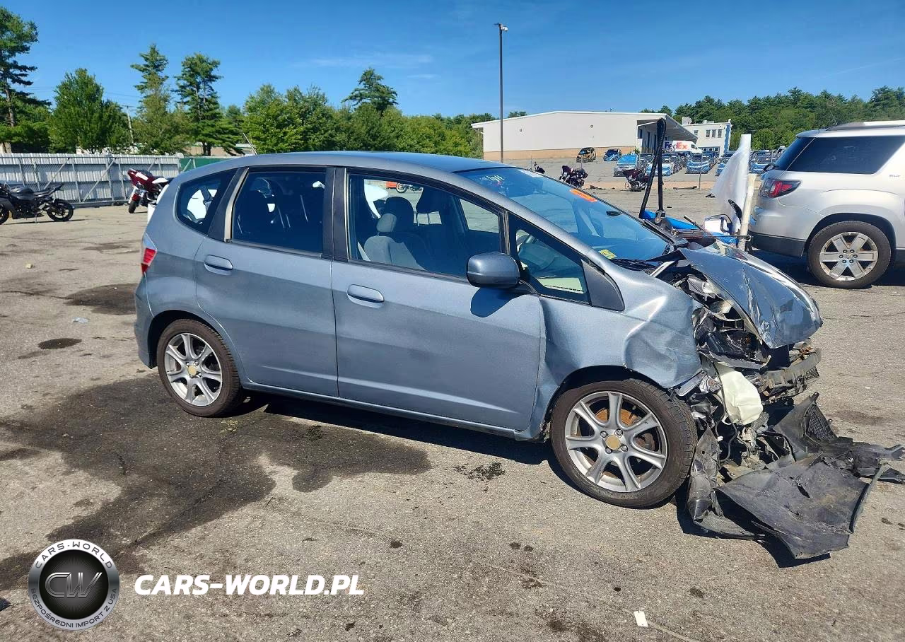 2013 Honda Fit VIN:JHMGE8H32DC044565 - 4