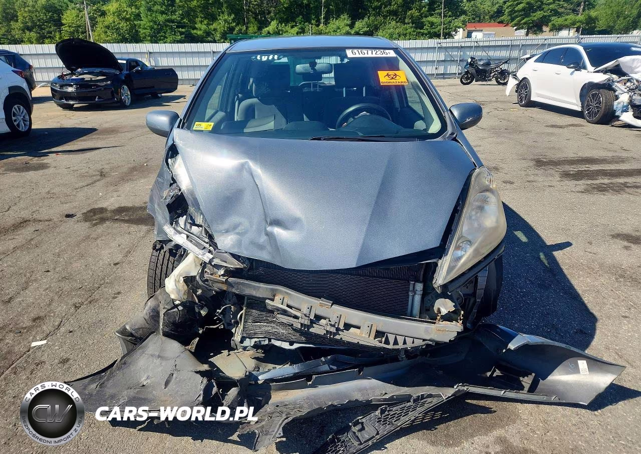 2013 Honda Fit VIN:JHMGE8H32DC044565 - 5