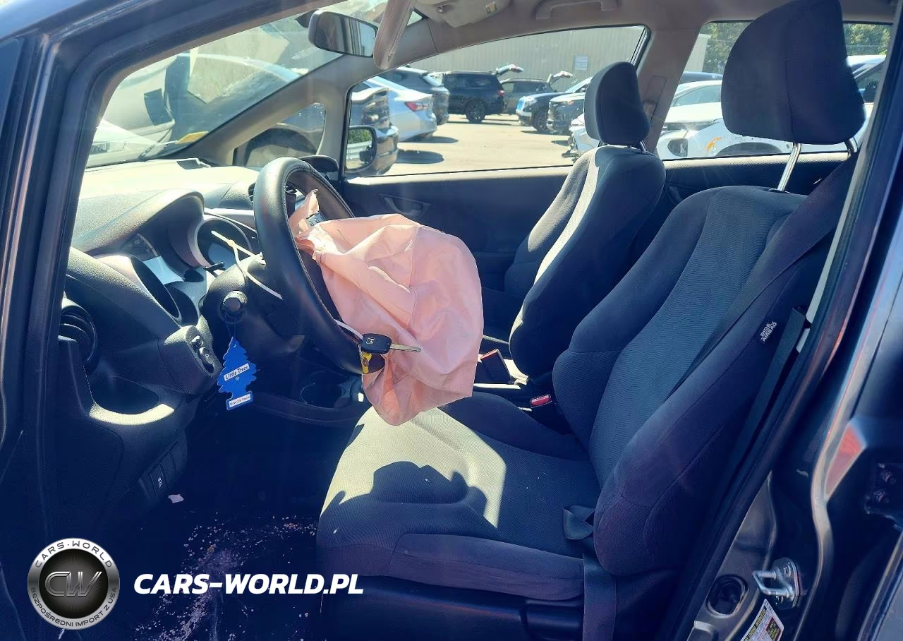 2013 Honda Fit VIN:JHMGE8H32DC044565 - 7
