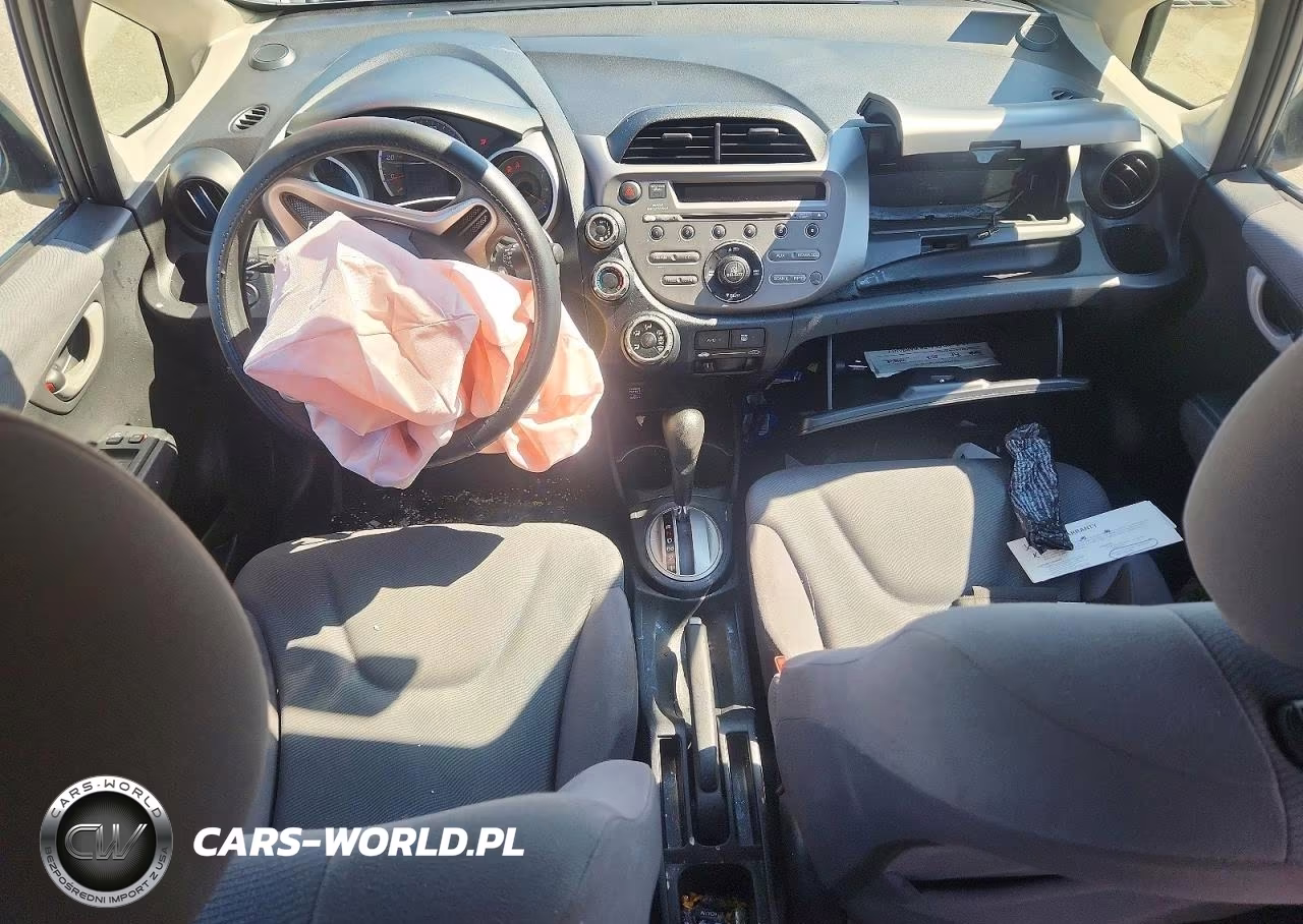 2013 Honda Fit VIN:JHMGE8H32DC044565 - 8