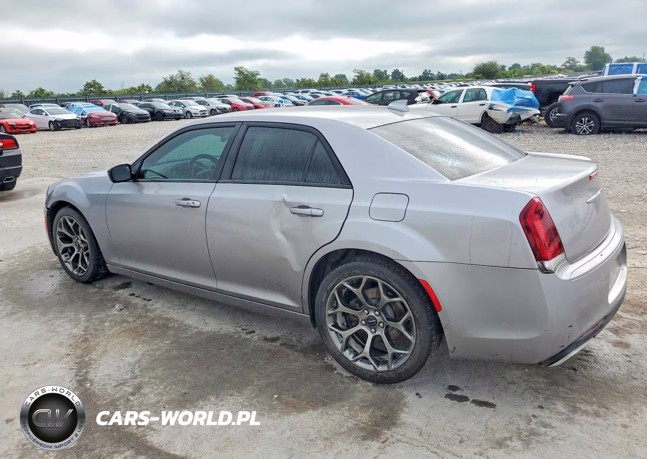 2018 Chrysler 300 Touring VIN:2C3CCAAG5JH264547 - 2