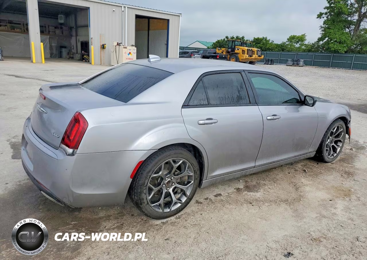 2018 Chrysler 300 Touring VIN:2C3CCAAG5JH264547 - 3