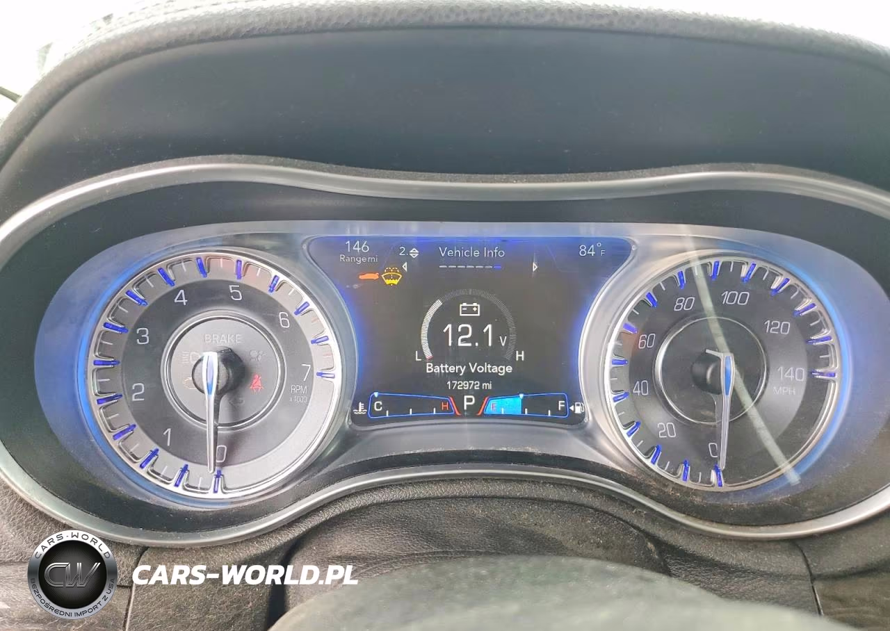 2018 Chrysler 300 Touring VIN:2C3CCAAG5JH264547 - 9