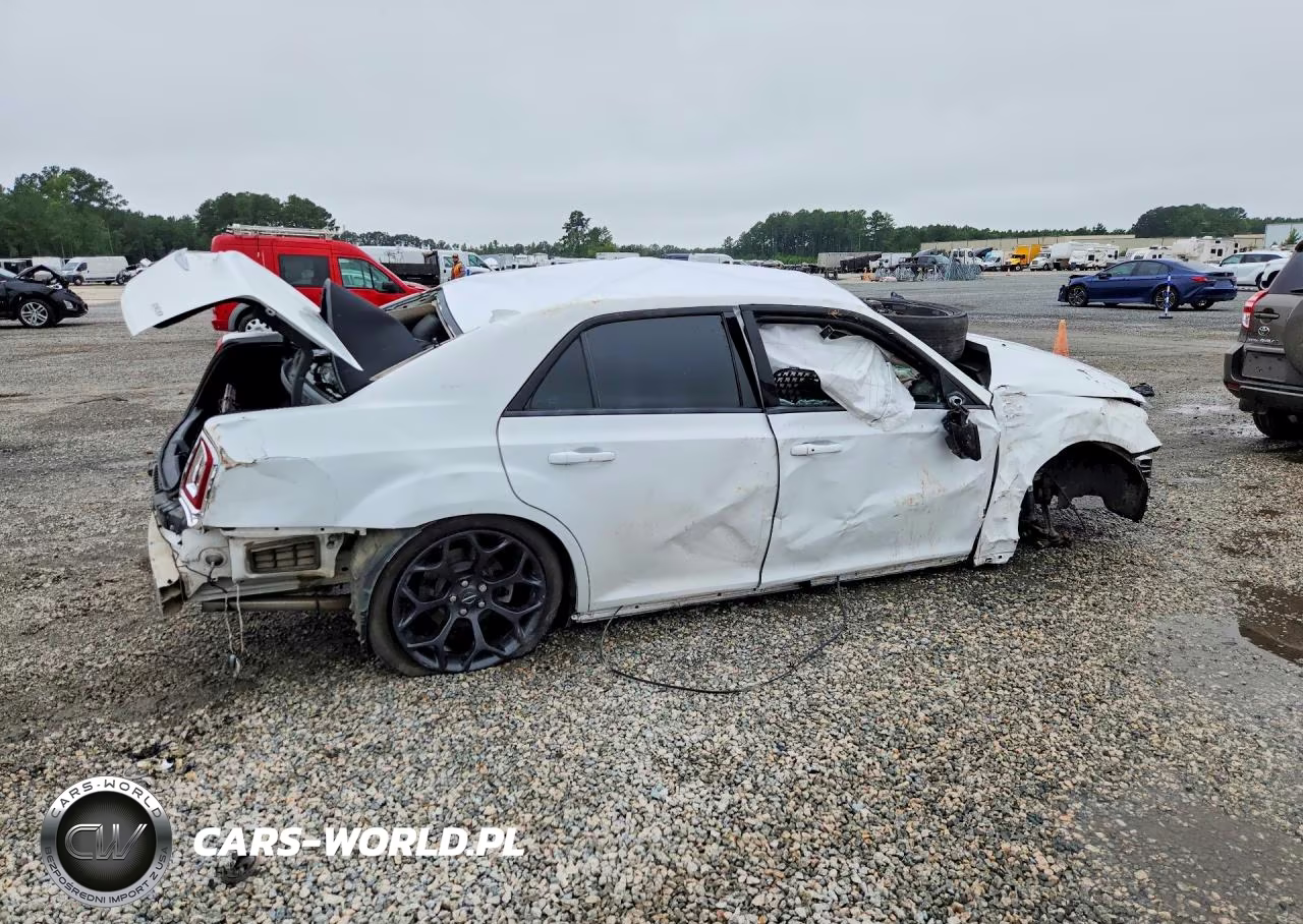 2019 Chrysler 300 Touring VIN:2C3CCAAG6KH694007 - 3