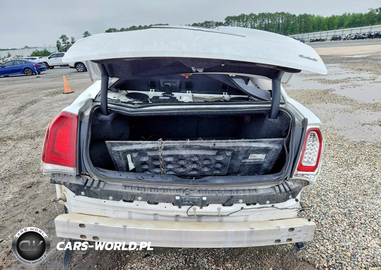 2019 Chrysler 300 Touring VIN:2C3CCAAG6KH694007 - 6