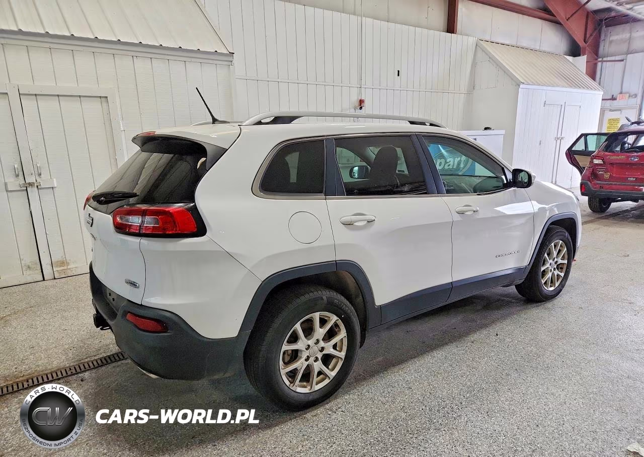 2018 Jeep Cherokee Latitude VIN:1C4PJMCX7JD501702 - 3