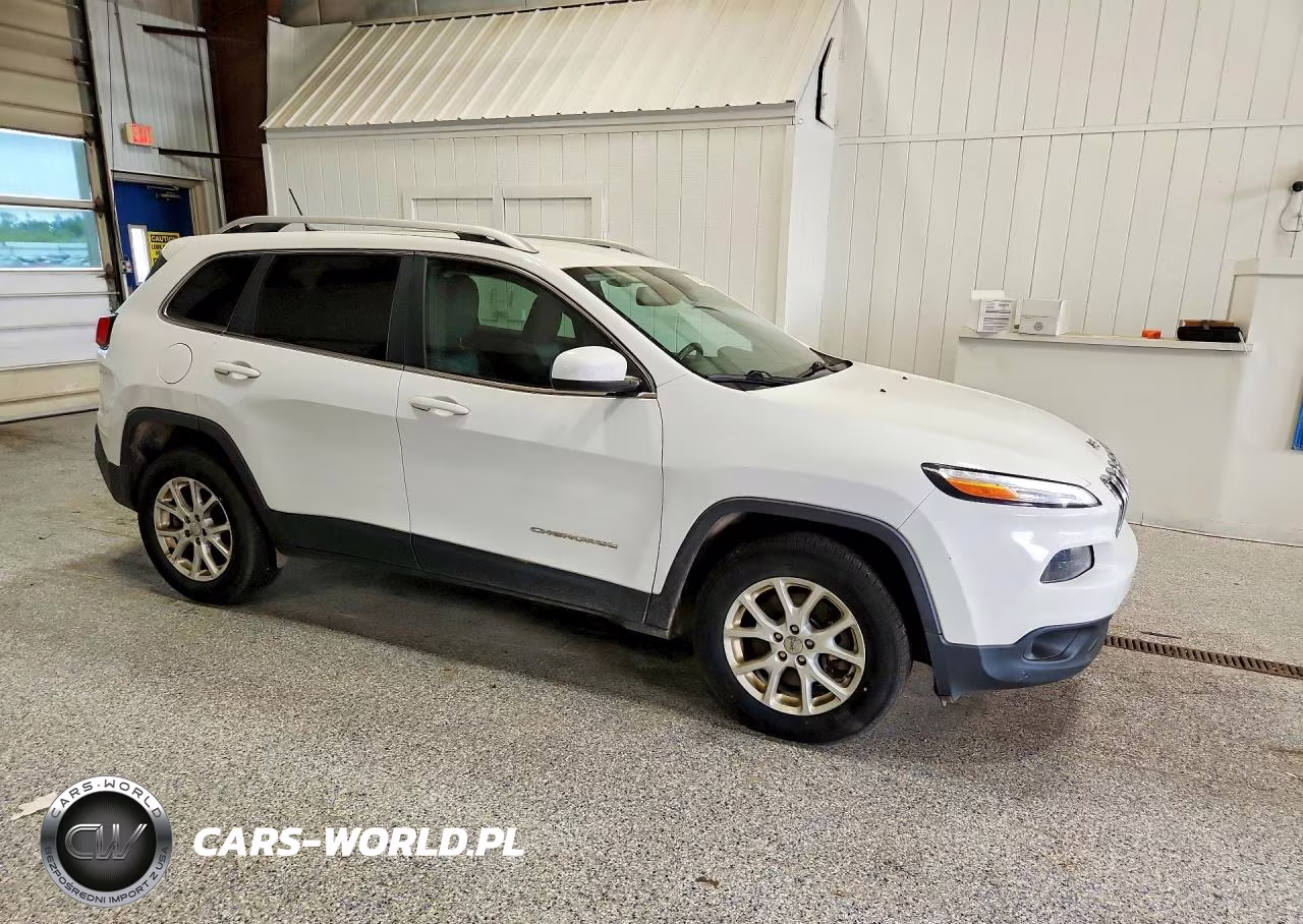2018 Jeep Cherokee Latitude VIN:1C4PJMCX7JD501702 - 4