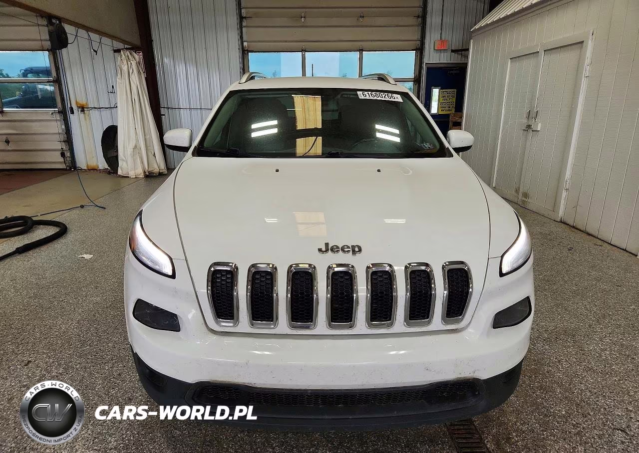 2018 Jeep Cherokee Latitude VIN:1C4PJMCX7JD501702 - 5
