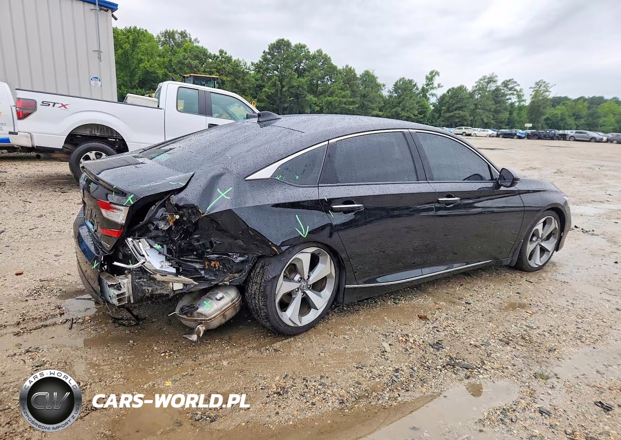 2018 Honda Accord Touring VIN:1HGCV1F97JA047582 - 3