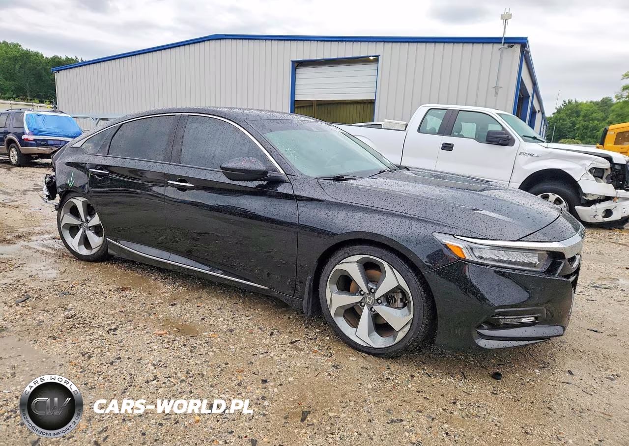 2018 Honda Accord Touring VIN:1HGCV1F97JA047582 - 4