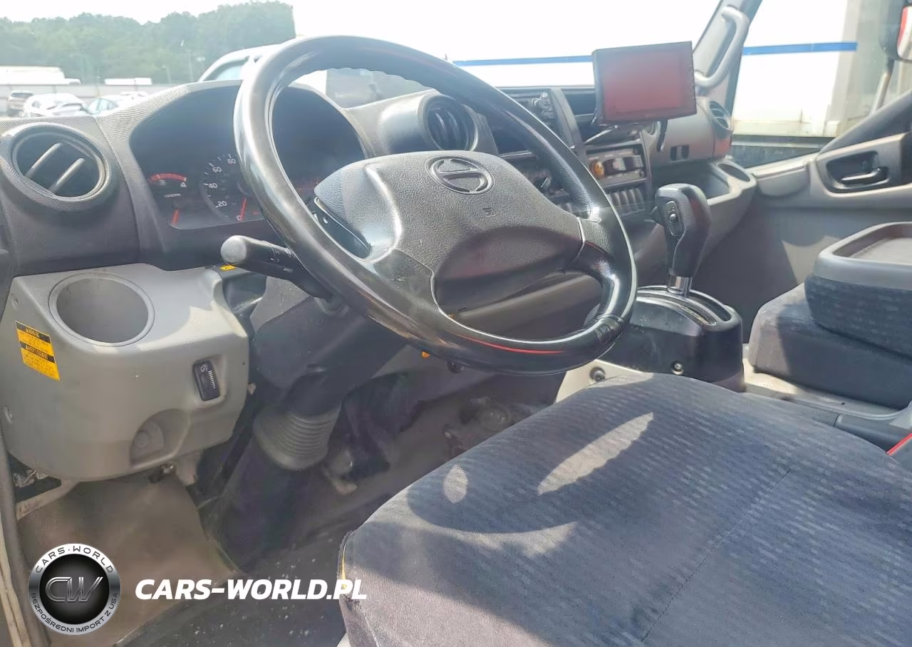 2018 Hino 195 Box Truck VIN:JHHSDM2H8JK006140 - 8