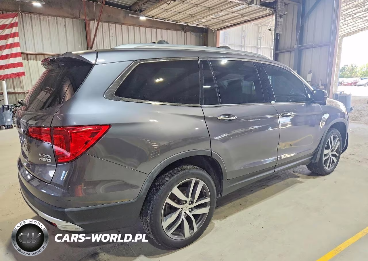 2017 Honda Pilot Touring VIN:5FNYF6H9XHB104435 - 3