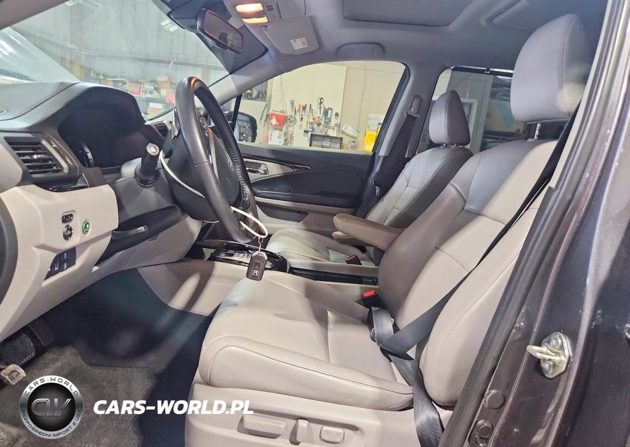 2017 Honda Pilot Touring VIN:5FNYF6H9XHB104435 - 7