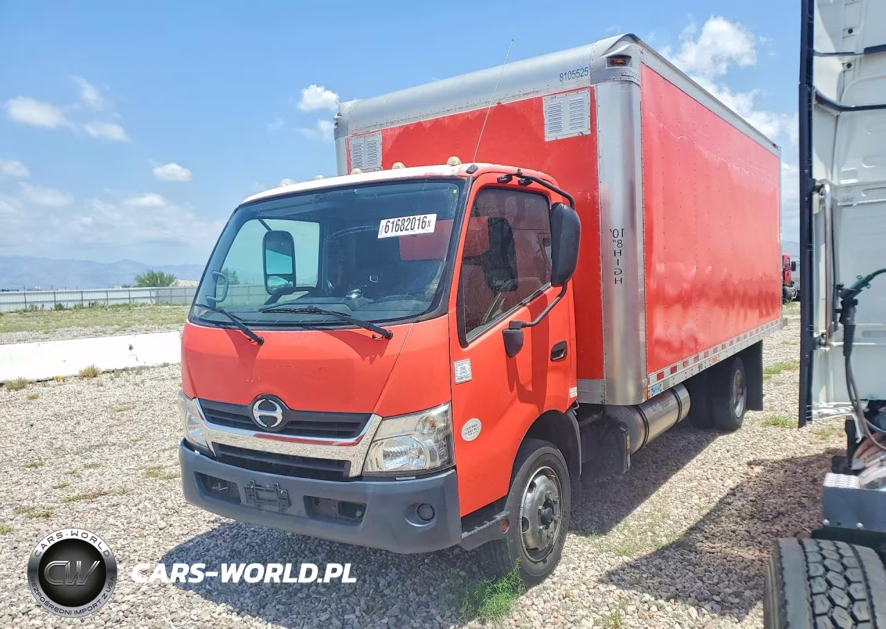 2017 Hino 195 Box Truck