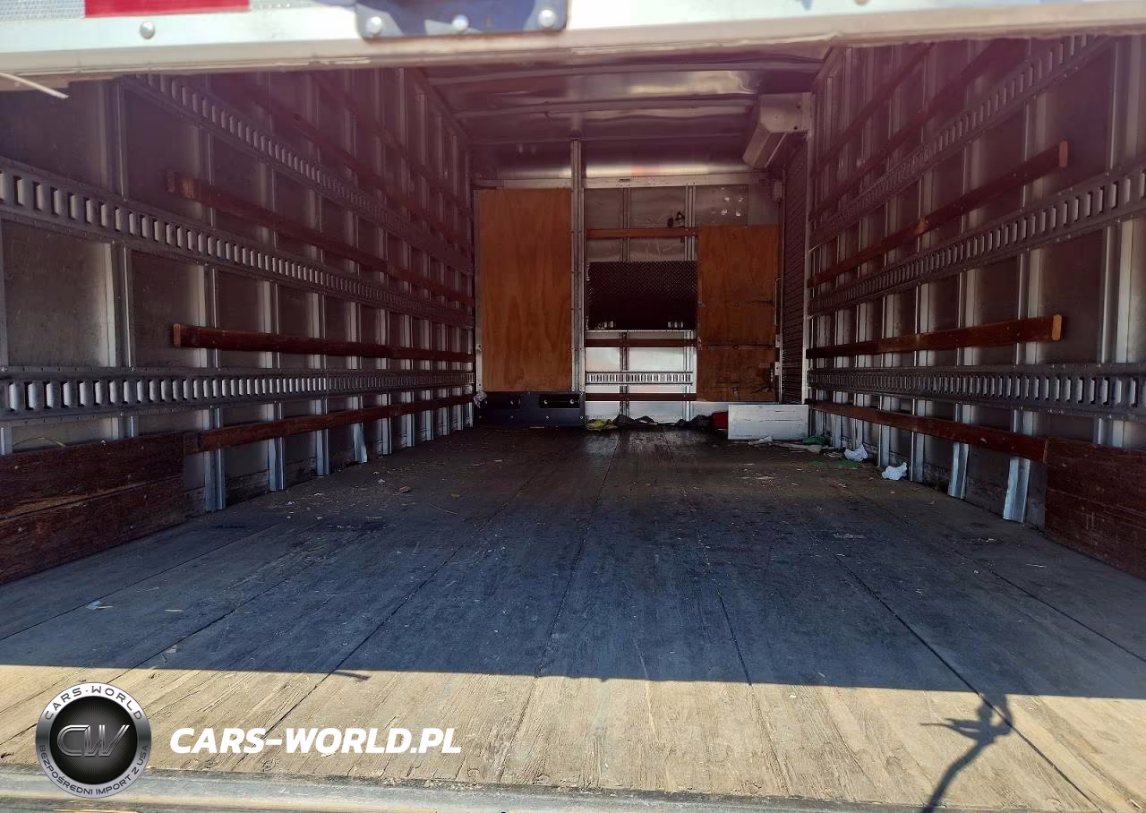 2017 Hino 195 Box Truck VIN:JHHSDM2HXHK006005 - 10