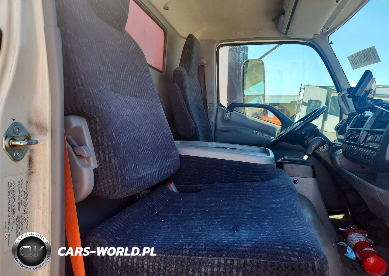 2017 Hino 195 Box Truck VIN:JHHSDM2HXHK006005 - 11