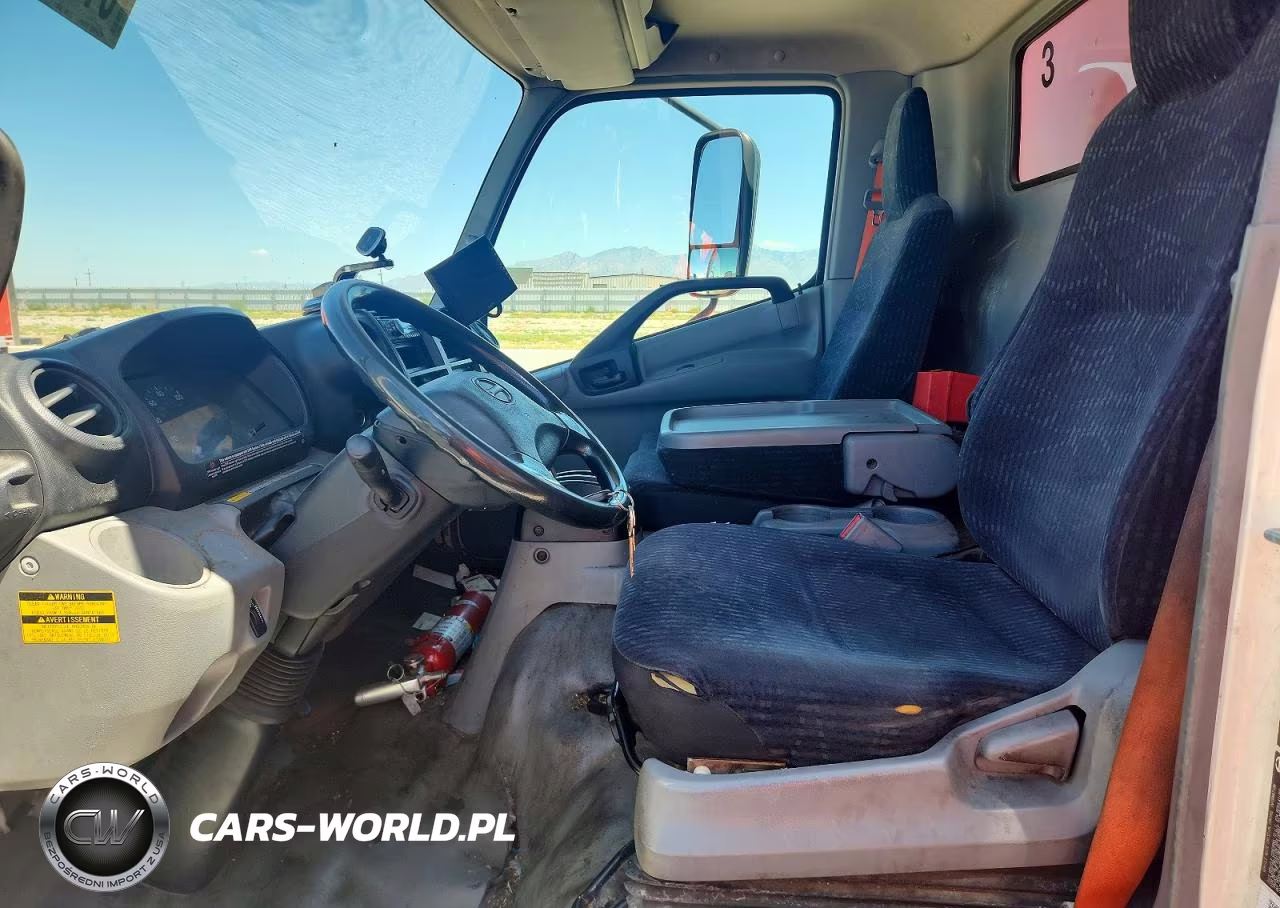 2017 Hino 195 Box Truck VIN:JHHSDM2HXHK006005 - 7