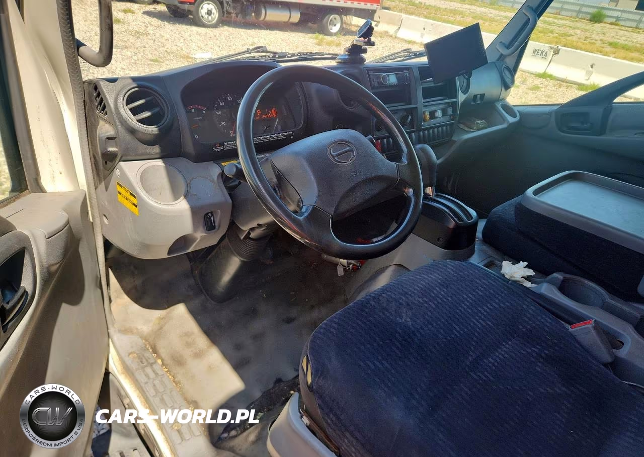 2017 Hino 195 Box Truck VIN:JHHSDM2HXHK006005 - 8