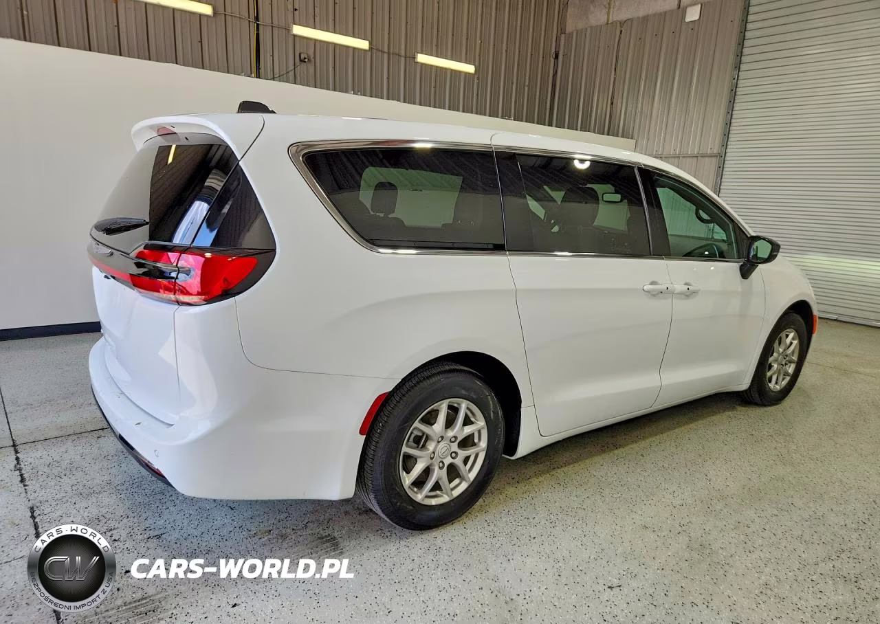 2026 Chrysler Pacifica Select VIN:2C4RC1BG5TR204494 - 3