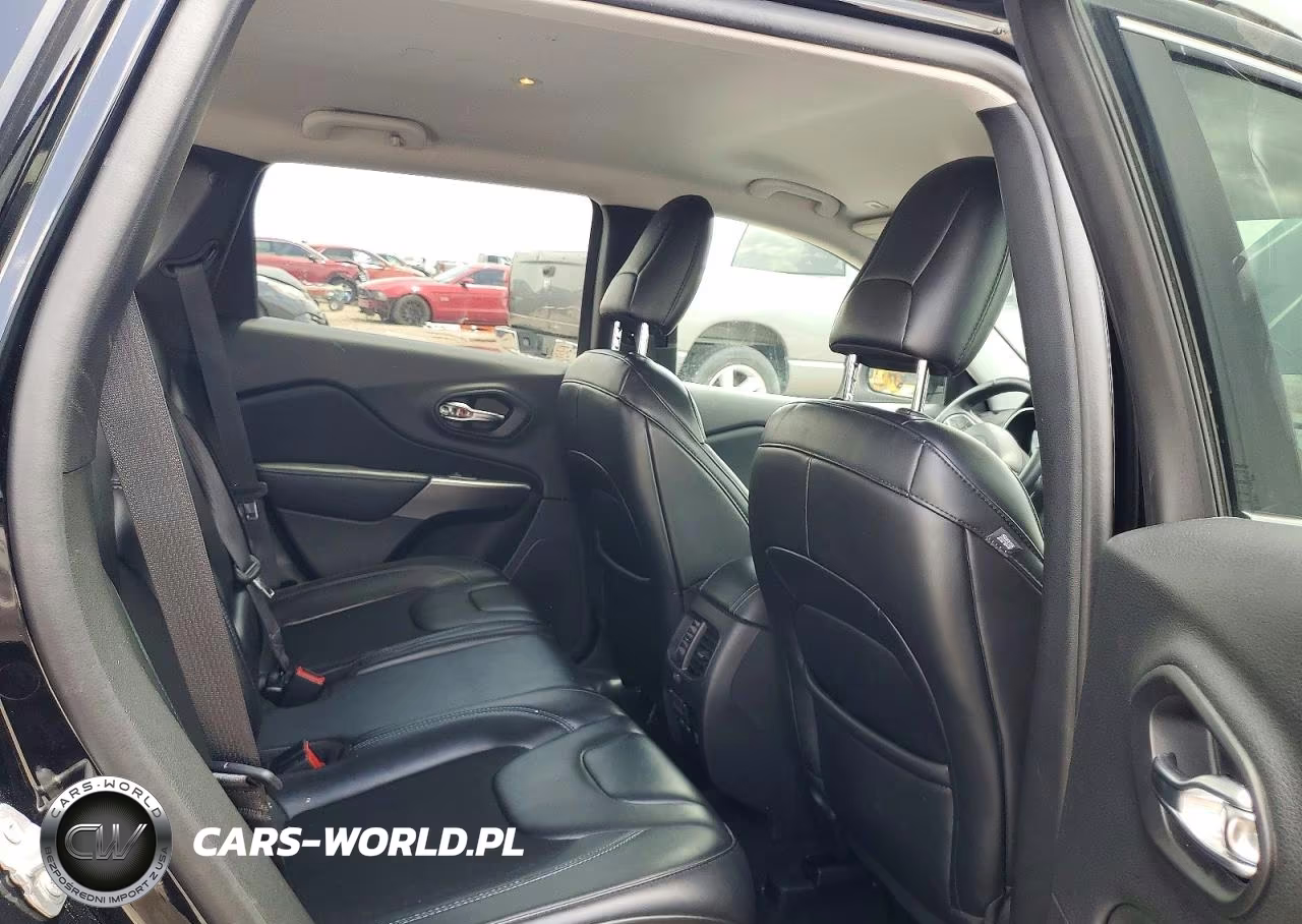 2019 Jeep Cherokee Latitude Plus VIN:1C4PJLLX9KD123121 - 10