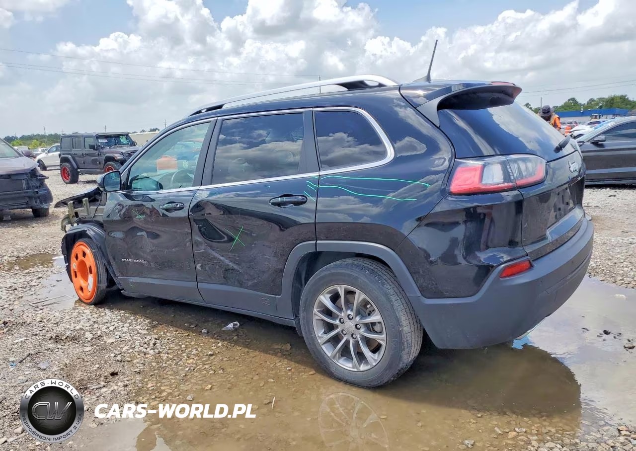2019 Jeep Cherokee Latitude Plus VIN:1C4PJLLX9KD123121 - 2