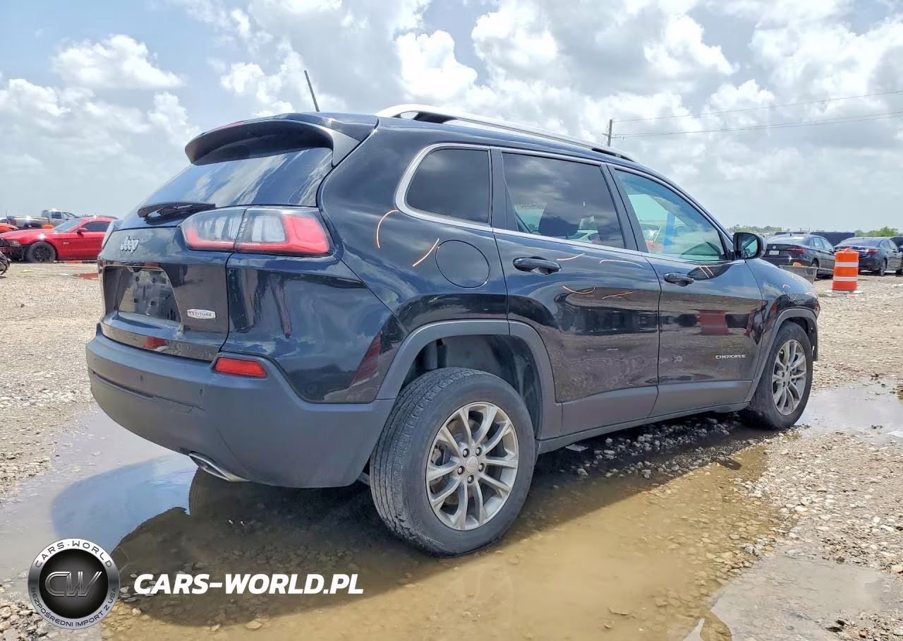 2019 Jeep Cherokee Latitude Plus VIN:1C4PJLLX9KD123121 - 3