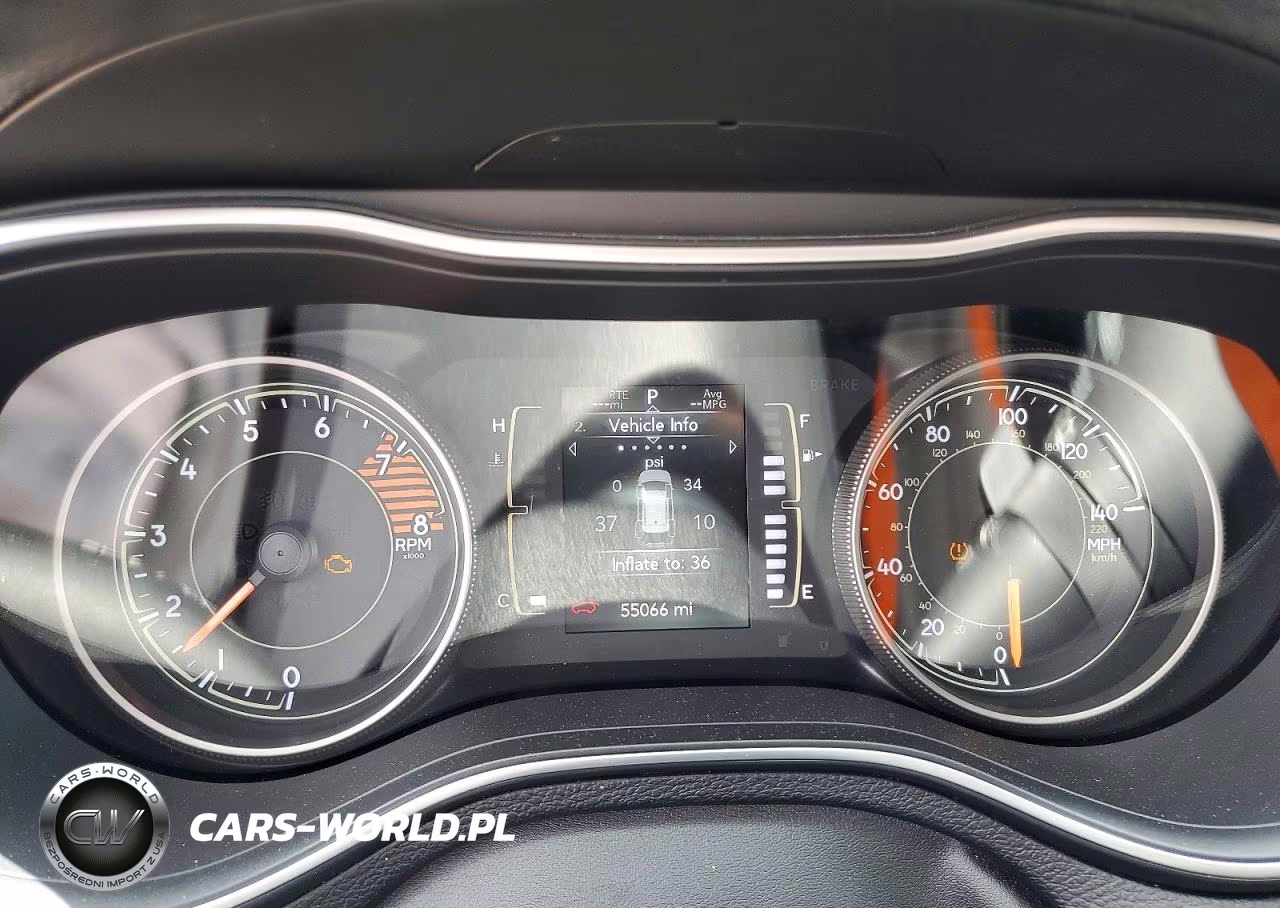 2019 Jeep Cherokee Latitude Plus VIN:1C4PJLLX9KD123121 - 9