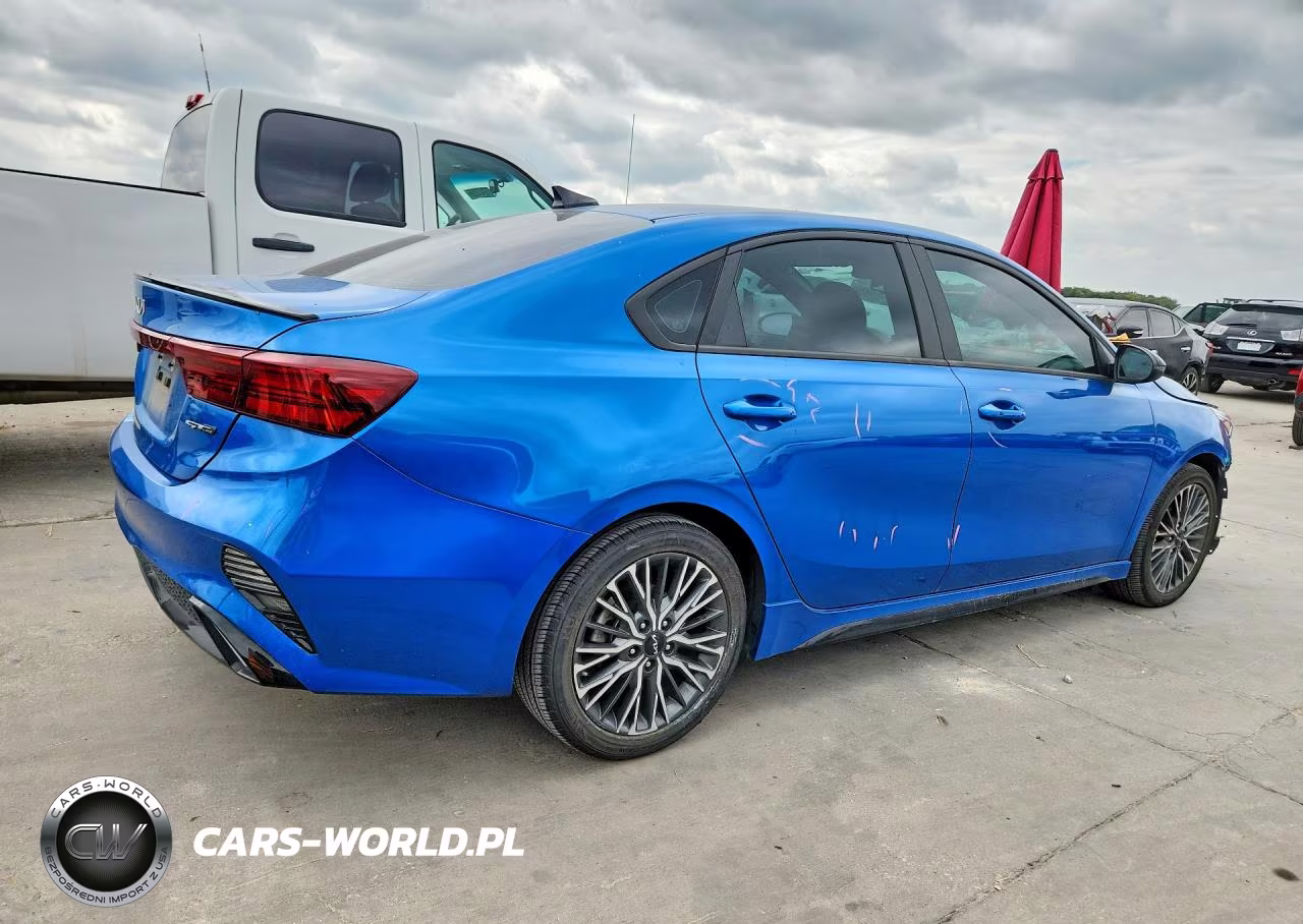 2023 Kia Forte Gt Line VIN:3KPF54AD9PE645333 - 3