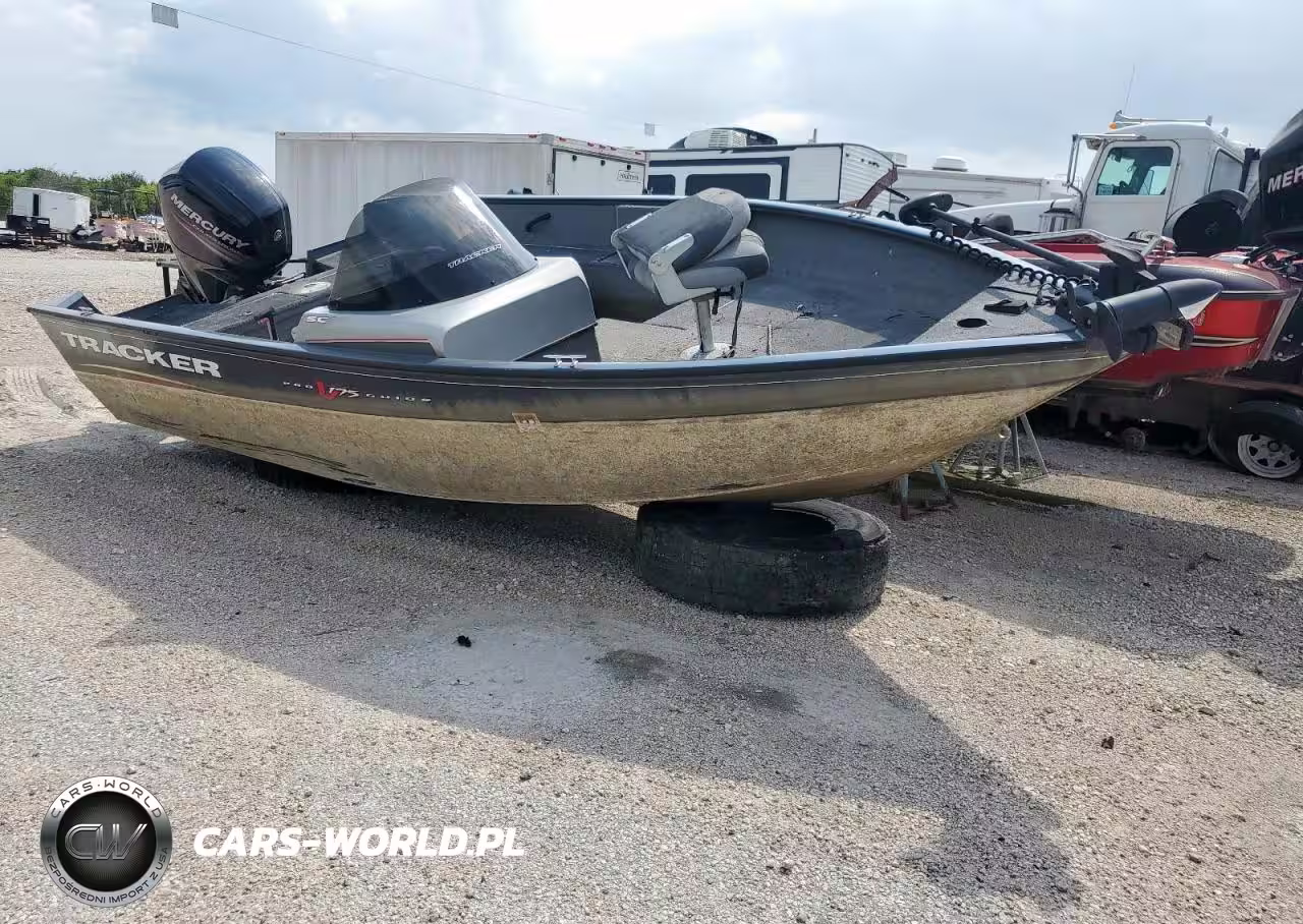 2015 Tracker Boat