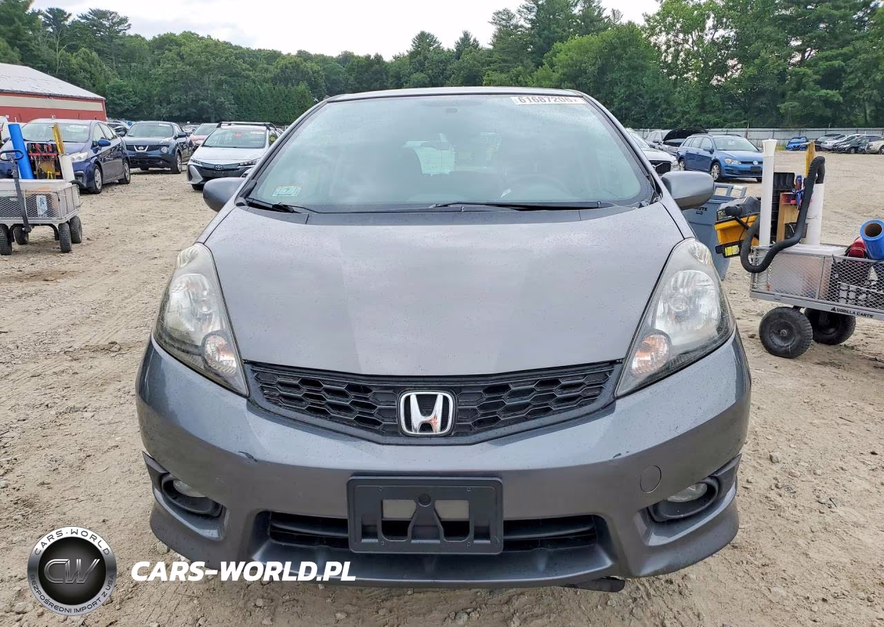 2013 Honda Fit Sport VIN:JHMGE8H57DC041324 - 5