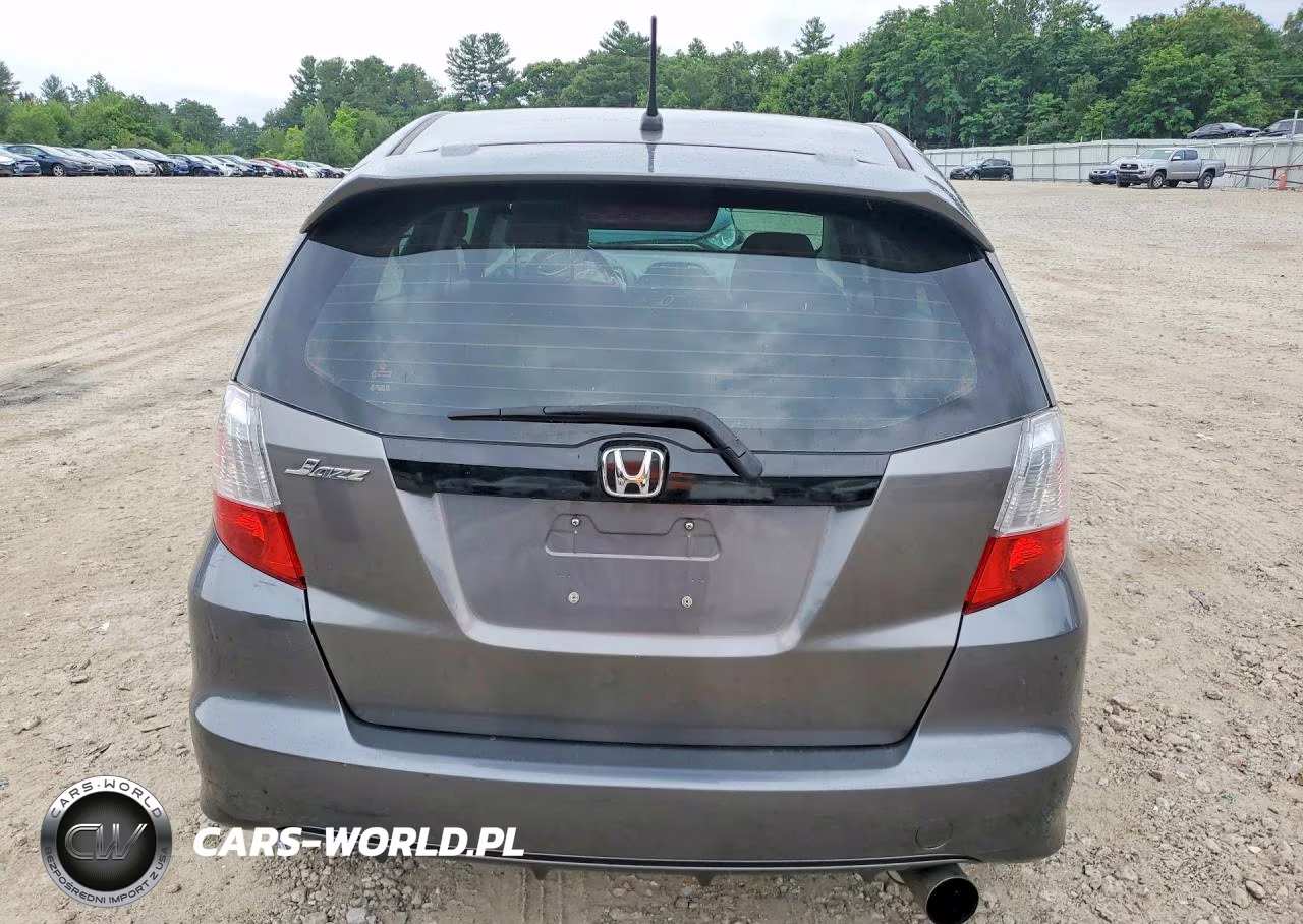 2013 Honda Fit Sport VIN:JHMGE8H57DC041324 - 6