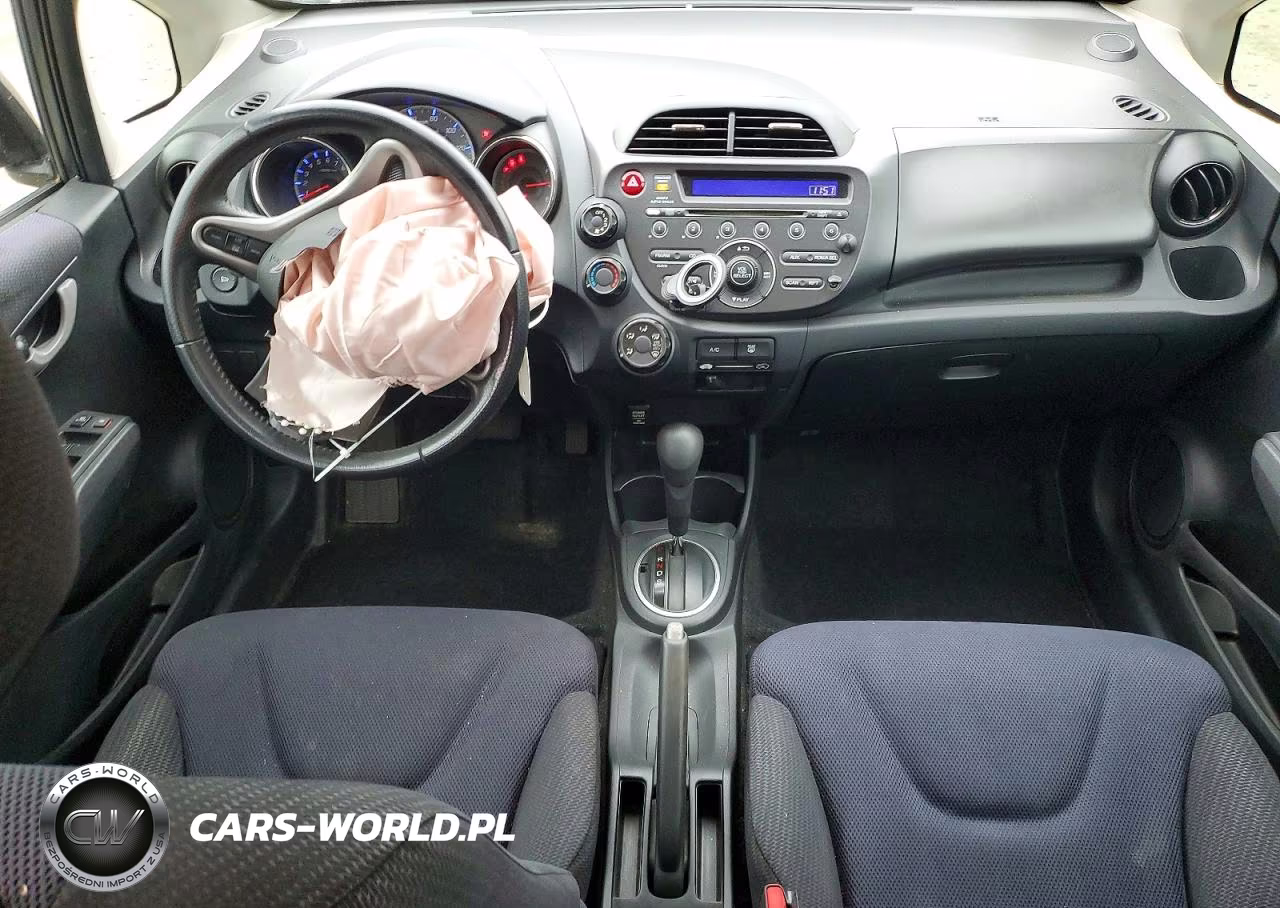 2013 Honda Fit Sport VIN:JHMGE8H57DC041324 - 8