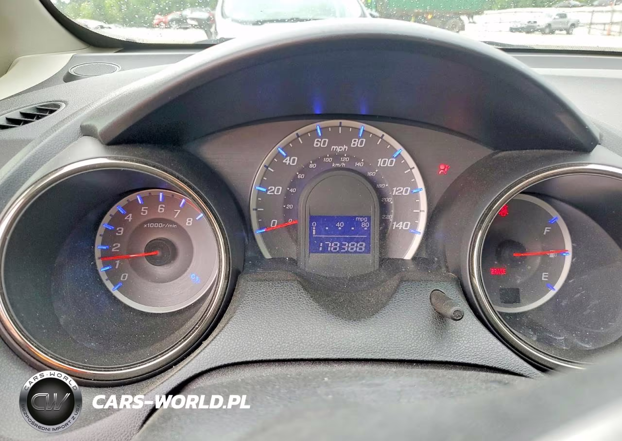 2013 Honda Fit Sport VIN:JHMGE8H57DC041324 - 9