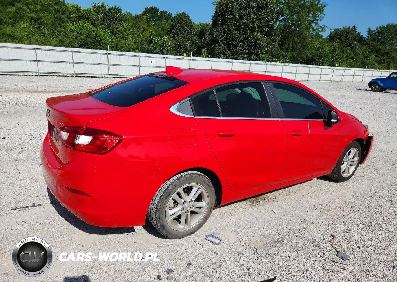 2018 Chevrolet Cruze Lt VIN:1G1BE5SM2J7116339 - 3